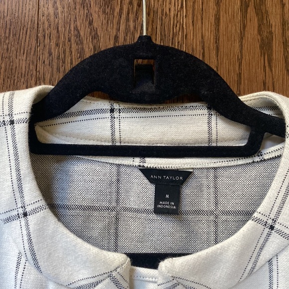 Ann Taylor Matching Blouse and Blazer Set. - Picture 2 of 11